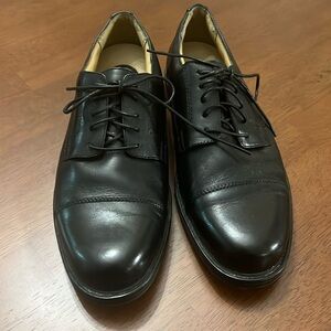 Men’s black dress shoes